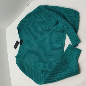 Hunter & Brown Green crossover sweater
